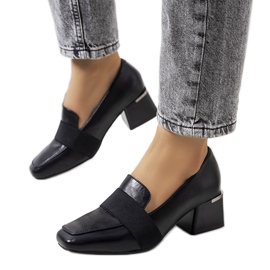 Fekete brogues a Thomas poszton Fekete brogues a Thomas poszton