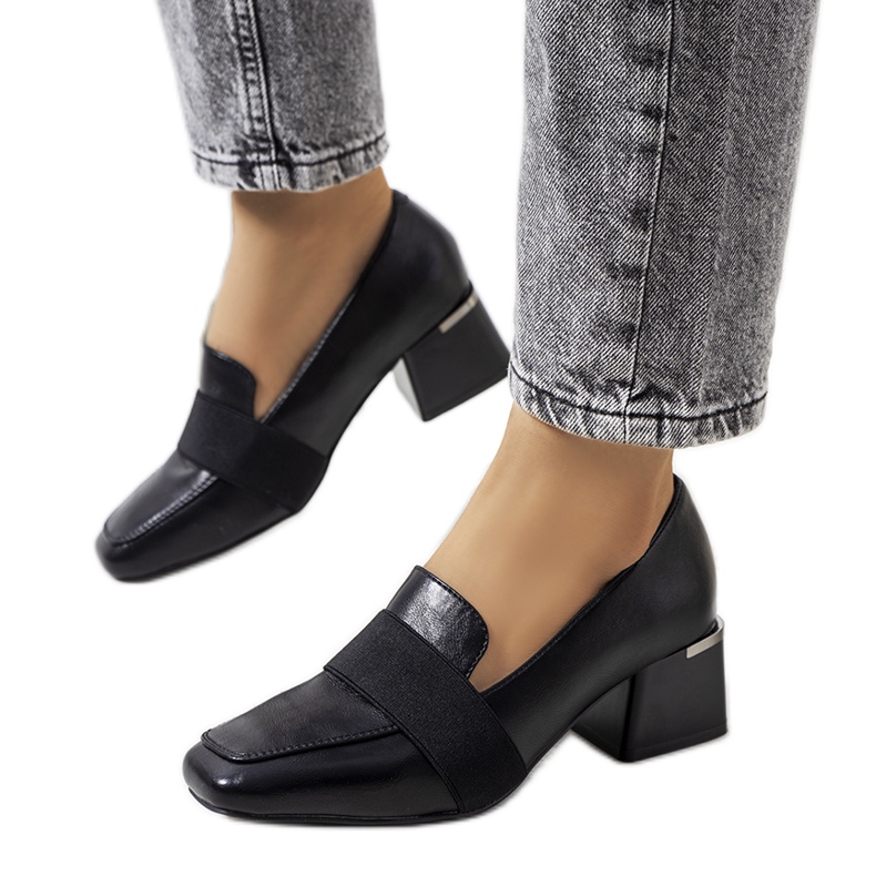 Fekete brogues a Thomas poszton