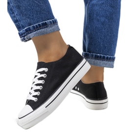 Fekete tornacipő a Wessel platformon