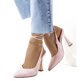 Rózsaszín fűzős pumpák a Lotti poszton Rózsaszín fűzős pumpák a Lotti poszton