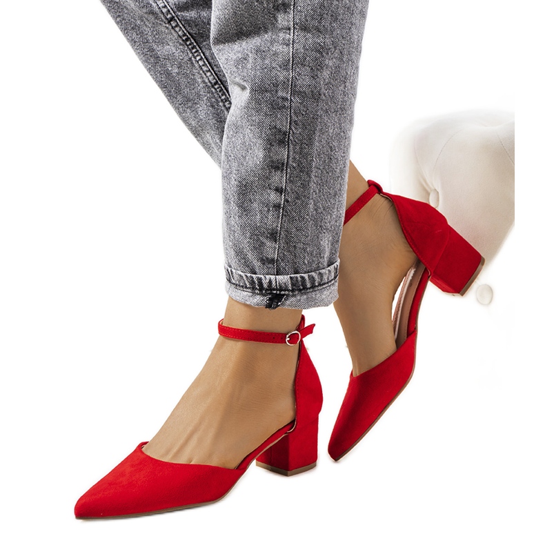 Piros szivattyúk az Annely poszton