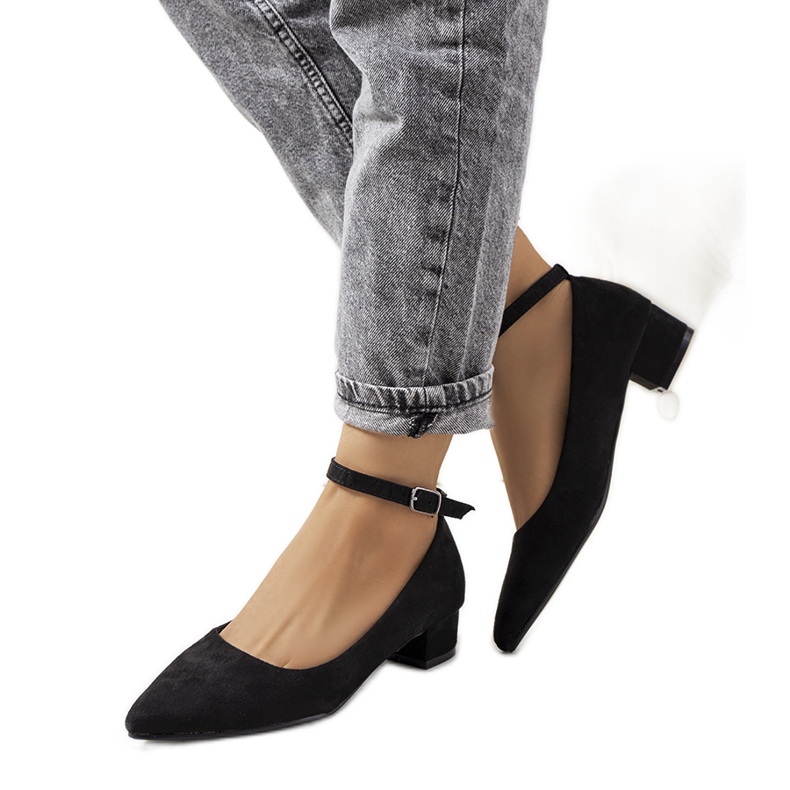 Fekete pumpák a Samira oszlopon