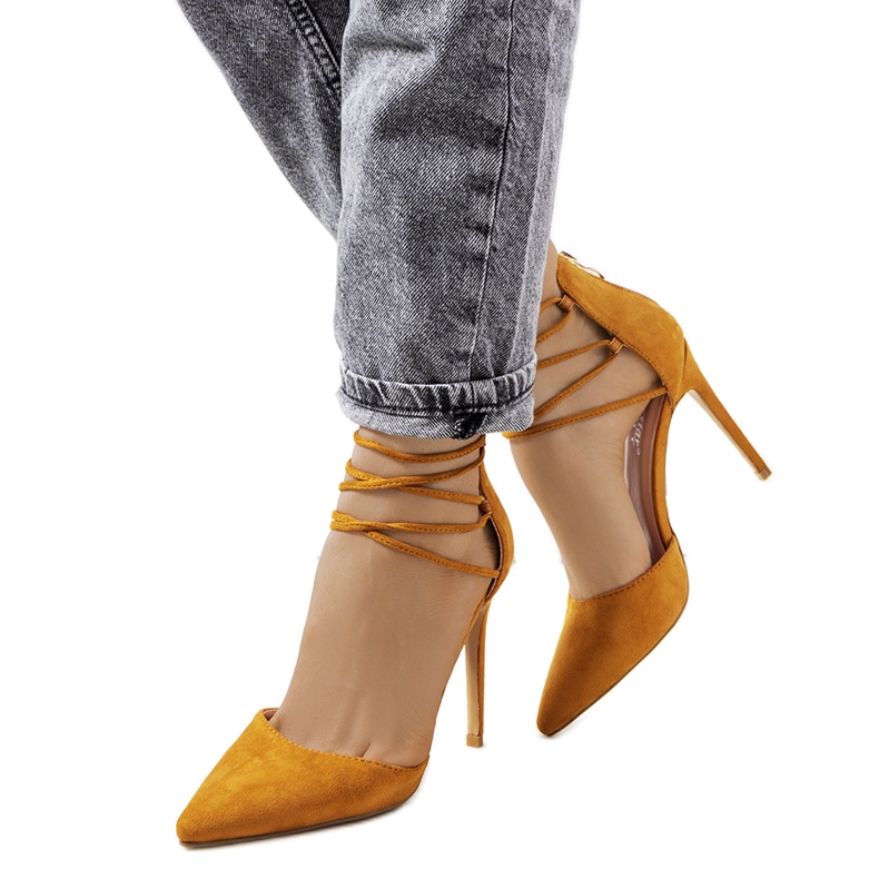 Barna bőrsarkú, Glover pánttal