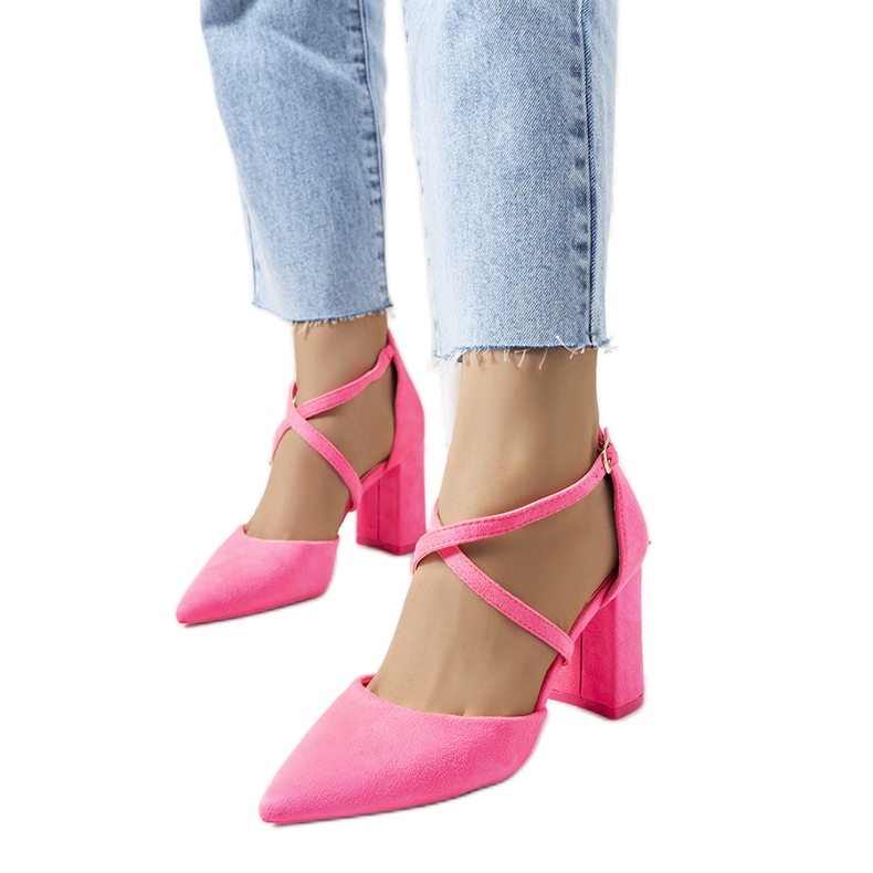 Rózsaszín neonpumpák a Hassing poszton