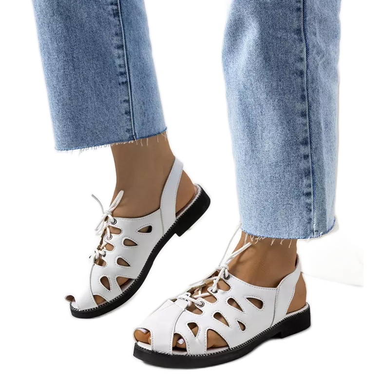 Vlis fehér kötött szandál