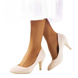 Bézs színű pumpák Maron sarkon