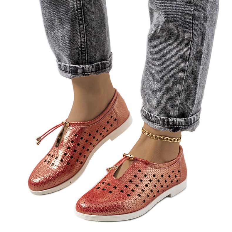 Cassinia piros áttört cipője barna