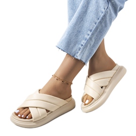 Bézs papucs az Allport platformon