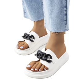 Fehér papucs Levy lánccal Fehér papucs Levy lánccal