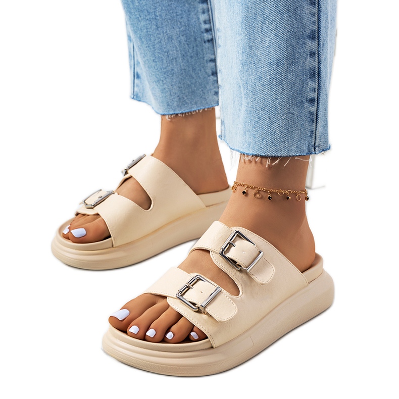 Bézs papucs Ageston csatokkal