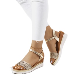 Arany szandál dekoratív Kirk pánttal aranysárga