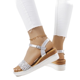 Ezüst szandál dekoratív Kirk pánttal Ezüst szandál dekoratív Kirk pánttal
