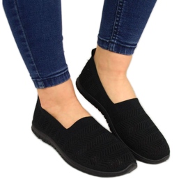 Fekete áttört tornacipő a Filippo W PAW219A-n