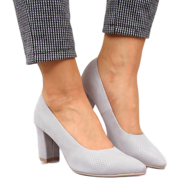 Szivattyúk a szürke Monique oszlopon sokszínű