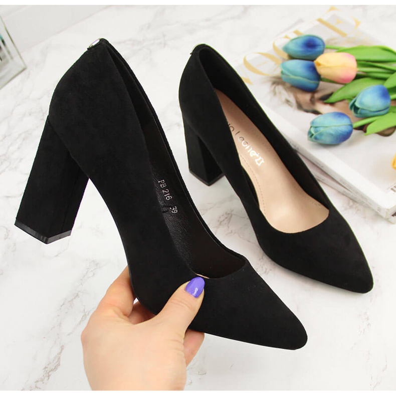 Pumpák az oszlopon, fekete velúr Sergio Leone