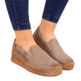 Bőr női cipő bézs ékkel Helios 350 Bőr női cipő bézs ékkel Helios 350