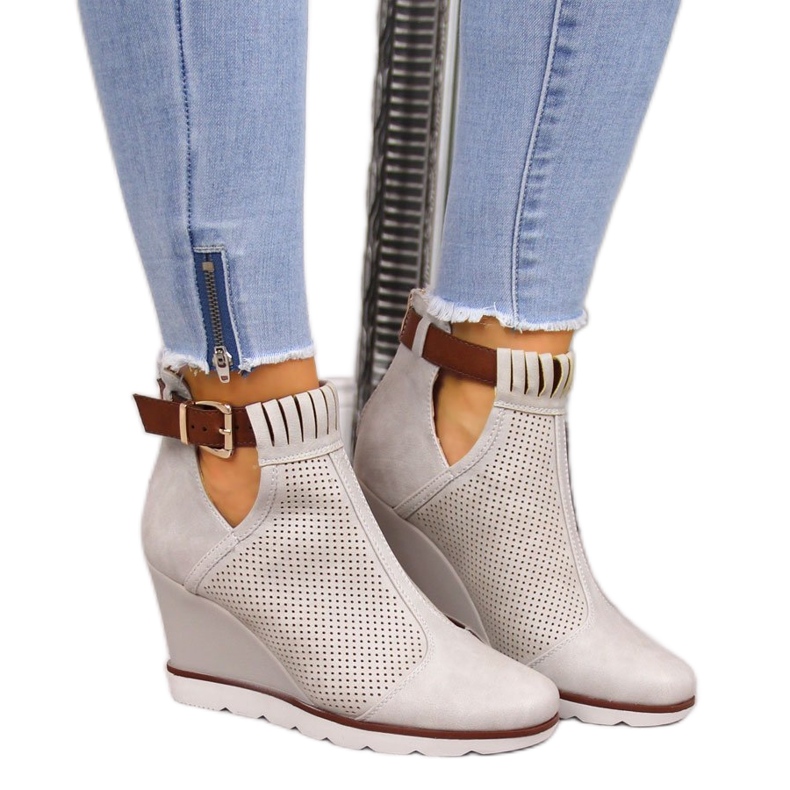 Női bézs tornacipő áttört ékekkel, Filippo