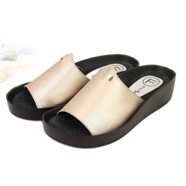 Női arany platformú bőr papucs Filippo aranysárga Női arany platformú bőr papucs Filippo aranysárga