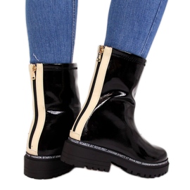 S.Barski Fekete lakkbőr csizma S. Barskitól