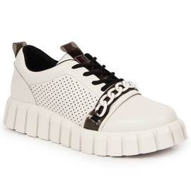 Női bőrcipő a platformon, Artiker lánccal fehér Női bőrcipő a platformon, Artiker lánccal fehér