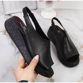 Fekete női szandál a Navy Dot platformon Fekete női szandál a Navy Dot platformon