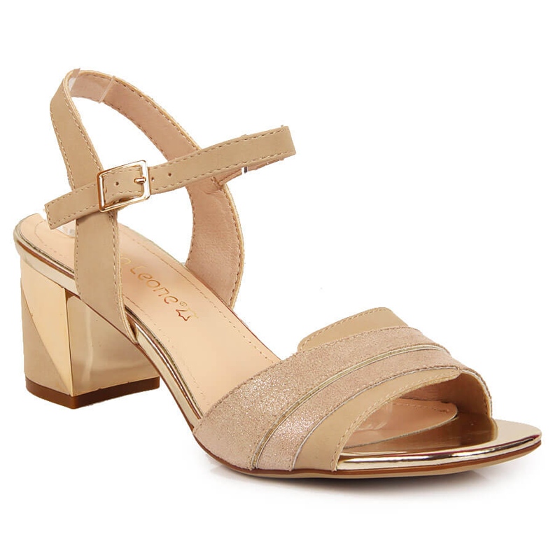 Női szandál az aranyoszlopon, Sergio Leone aranysárga