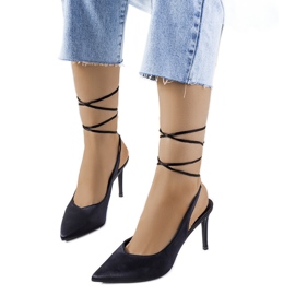 Fekete sarkú cipő Anneli kötéssel