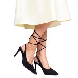 Fekete magassarkú nyitott sarokkal Fekete magassarkú nyitott sarokkal