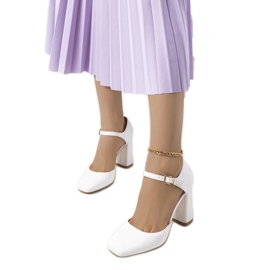 Fehér szivattyúk a Kelemen oszlopon