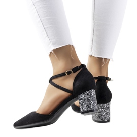 Fekete pumpák a Kittie poszton