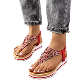 Piros szandál az Ahola platformon