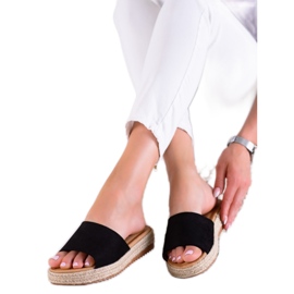 TRENDI Divatos papucs a platformon fekete