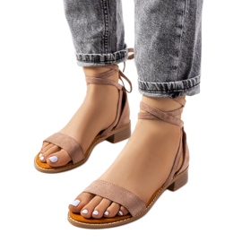 Bézs színű fűzős szandál a Moody-tól Bézs színű fűzős szandál a Moody-tól