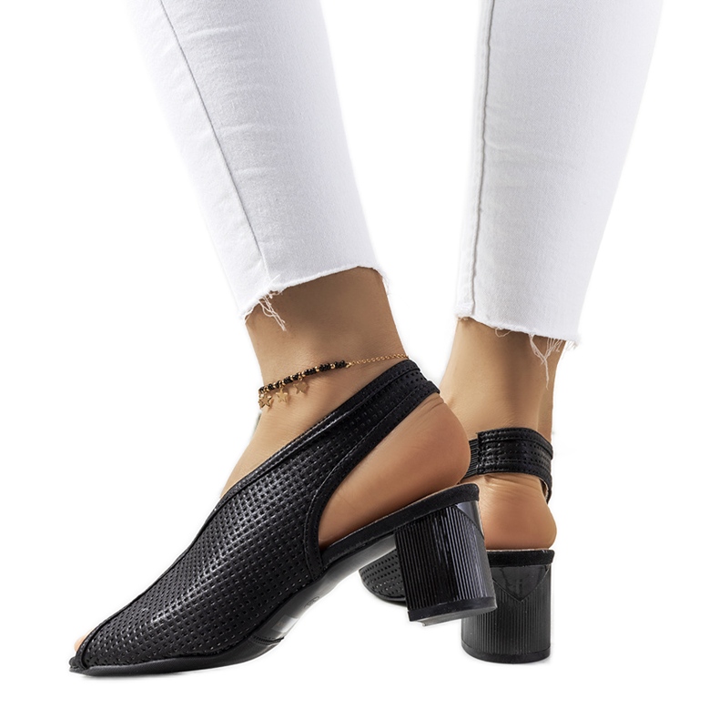 Black Rush áttört szandál fekete