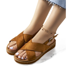 Barna velúr szandál a Savage márkától Barna velúr szandál a Savage márkától