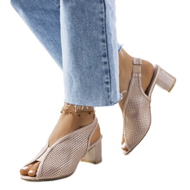 Rohanós rózsaszín áttört szandál aranysárga