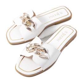 Elegáns fehér papucs Mary lánccal Elegáns fehér papucs Mary lánccal