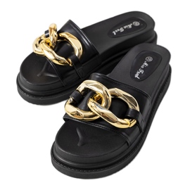 Fekete papucs a Berloz platformon