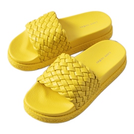 Sárga papucs a Kapper platformon Sárga papucs a Kapper platformon