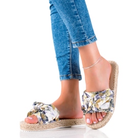 TRENDI Papucs egy szalma platformon sokszínű TRENDI Papucs egy szalma platformon sokszínű