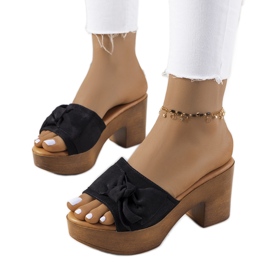 Fekete magas sarkú Sarthe papucs