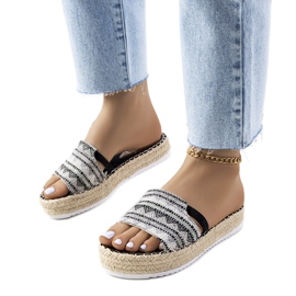 Fekete papucs az Ana platformon Fekete papucs az Ana platformon