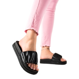 SHELOVET Fekete papucs a platformon