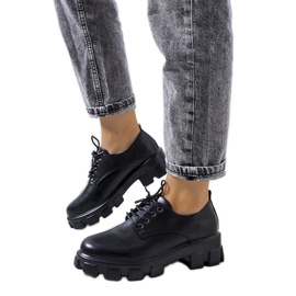 Fekete cipő Chedi traktor talpán