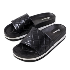 Fekete steppelt Hassell papucs