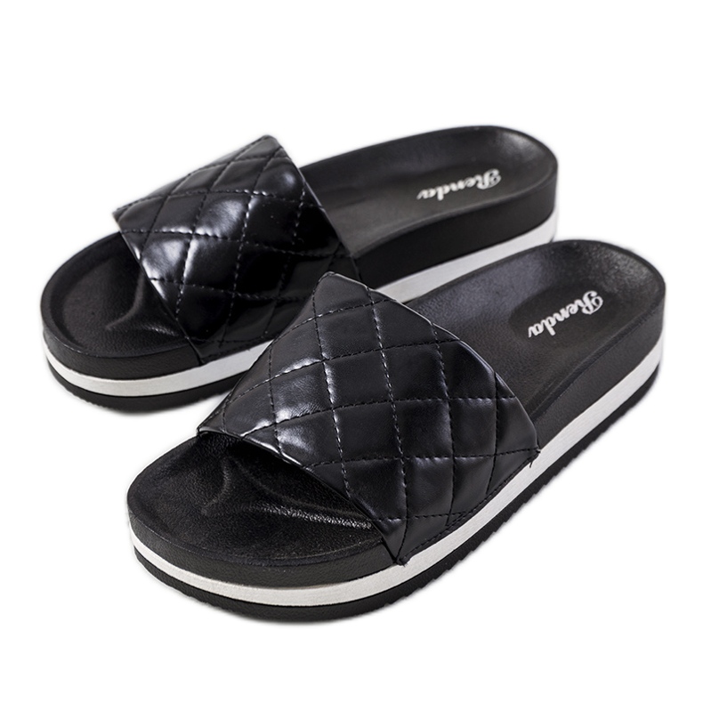 Fekete steppelt Hassell papucs