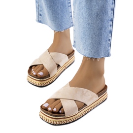 Bézs papucs a Muncho platformon Bézs papucs a Muncho platformon