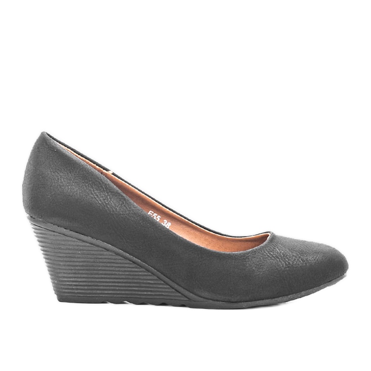 Fekete pumpák az éken Unies