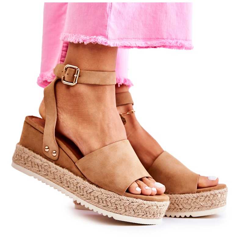 FE1 Velúr Szandál Egy Camel Wedge Lisszabonban bézs