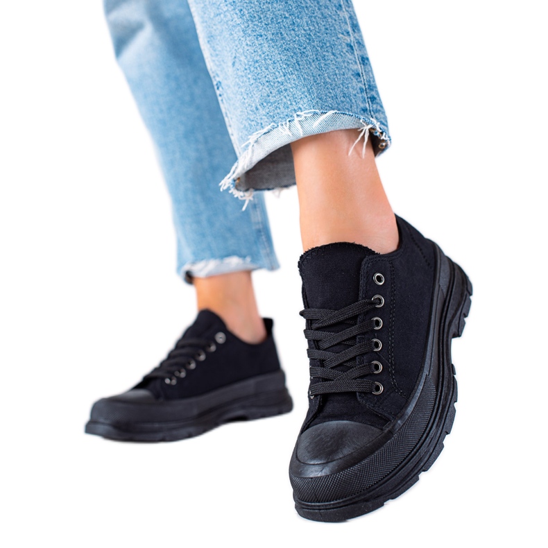 SHELOVET Fekete cipők a platformon